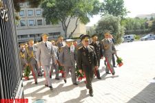 Azerbaijani interior ministry's employees visit Alley of Honors (PHOTO)