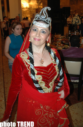 Косички танцовщицы Фатимы стали для нее настоящей головной болью (фотосессия)