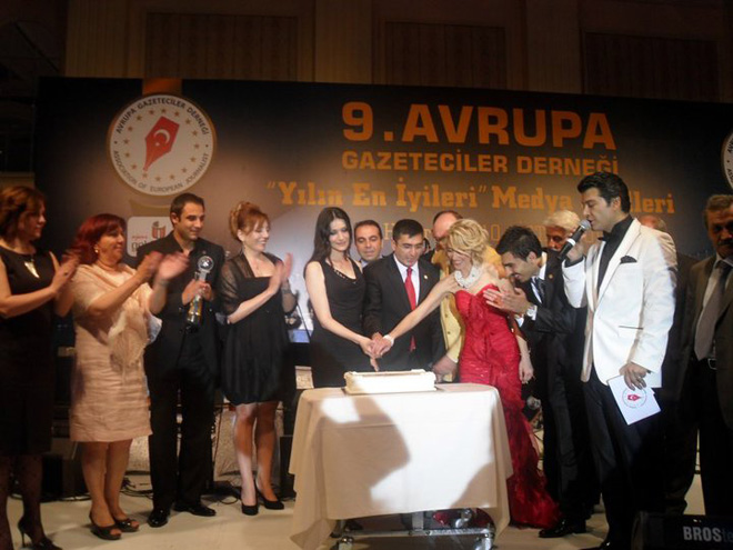 Азербайджанский режиссер Самир Фарзалибеков получил  премию, которой удостоен президент Турции Абдулла Гюль  (фотосессия)