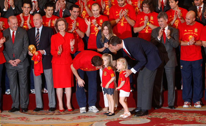 Сборная Испании вернулась домой (фотосессия)