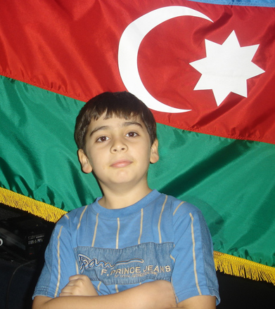 Азербайджанский мальчик спел в эфире популярного американского телешоу (видео)