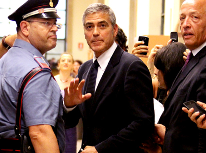 Джордж Клуни устроил шоу в миланском суде