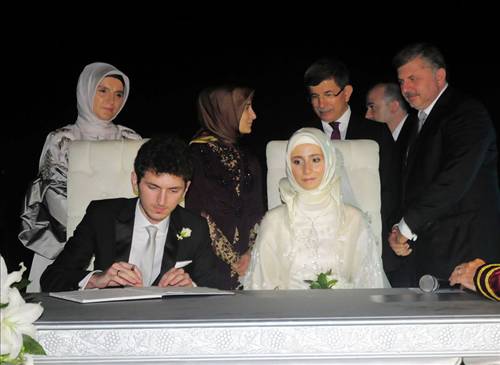 Состоялась свадьба Меймунэ Давутоглу – дочери министра иностранных дел Ахмеда Давутоглу (фотосессия)