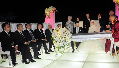 Состоялась свадьба Меймунэ Давутоглу – дочери министра иностранных дел Ахмеда Давутоглу (фотосессия)