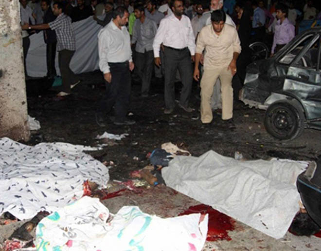 Более 30 человек стали жертвами столкновения поезда с автобусом в Индии - СМИ