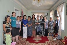 Группа журналистов и депутат Ганира Пашаева встретились с семьей Национального героя Азербайджана (ФОТО)