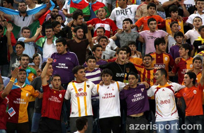 Тренировку "Карабаха" в Баку посетило ...70 000 зрителей и все поддерживали "Боруссию"