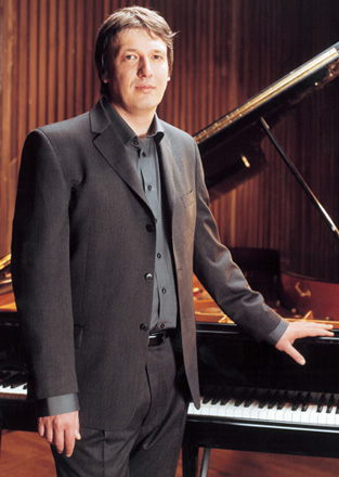 Не надо ездить в Швейцарию, в Азербайджане потрясающе - пианист Борис Березовский
