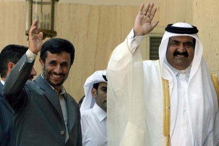 Ahmadinejad, Qatari emir discus ties