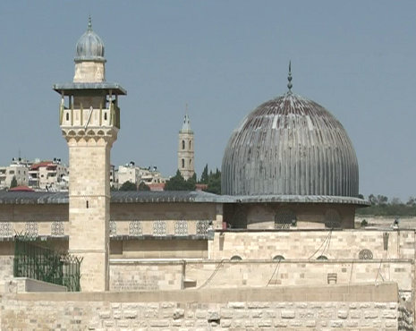 Полицейские Израиля силой выгнали палестинцев из мечети Аль-Акса