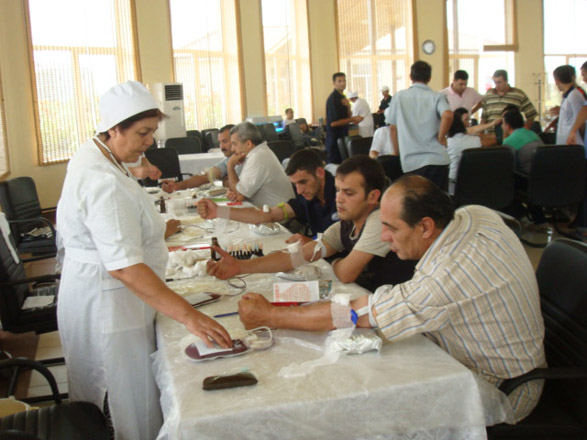В акции по добровольной сдаче крови минздрава Азербайджана приняли участие около 40 человек
