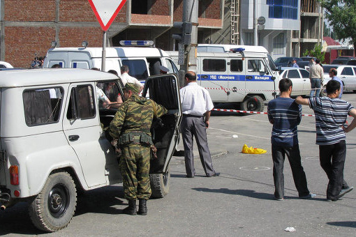 Мощность бомбы, взорвавшейся в Дагестане на пути полицейского, была около 5 кг тротила