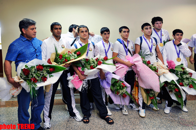 Azərbaycan idmançılarının Sinqapur Olimpiadasındakı uğurları ölkədə uşaq idmanının inkişafını təsdiq edir - nazir (YENİLƏNİB) (FOTO)