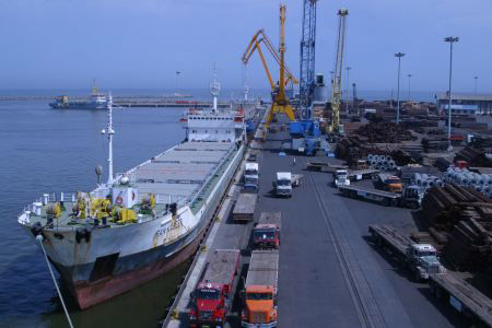 Load/unload operations at Iranian ports downing