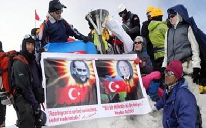 Azerbaijanis in Turkey conquer Mount Agrydag