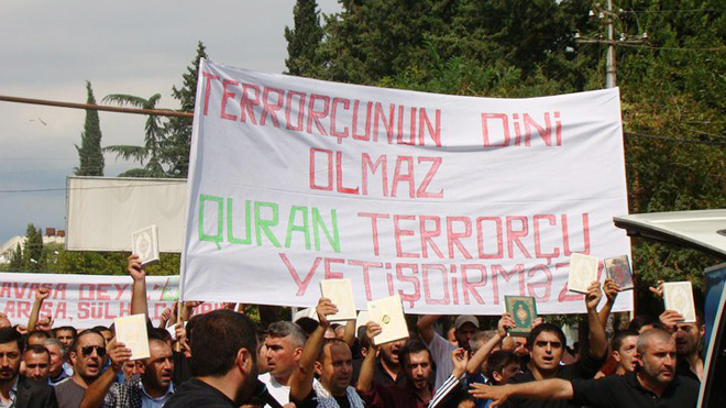 Gürcüstan azərbaycanlıları Quranın təhqir olunmasına qarşı etiraz aksiyası keçiriblər (FOTO)