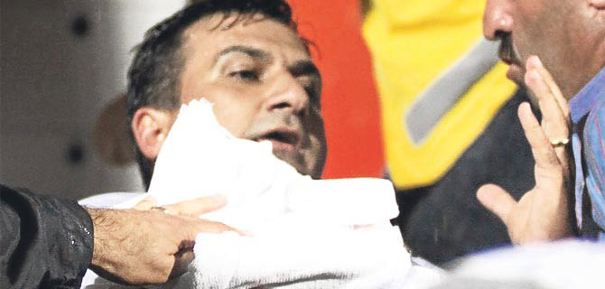 На матче турецкого чемпионата по футболу зарезан тренер, футболисты из Азербайджана в шоке