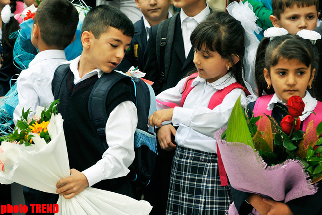 В Азербайджане продается опасная для здоровья школьная форма