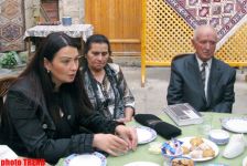 Azerbaijani poet launches book (PHOTO)