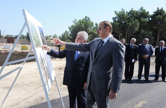 Президент Азербайджана ознакомился с ходом работ по расширению и строительству автомобильных дорог на территории Международный аэропорт Гейдар Алиев-Мардакянский круг-поселок Бильгях (ФОТО)
