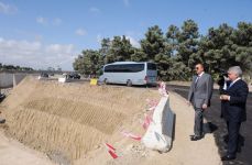 Президент Азербайджана ознакомился с ходом работ по расширению и строительству автомобильных дорог на территории Международный аэропорт Гейдар Алиев-Мардакянский круг-поселок Бильгях (ФОТО)