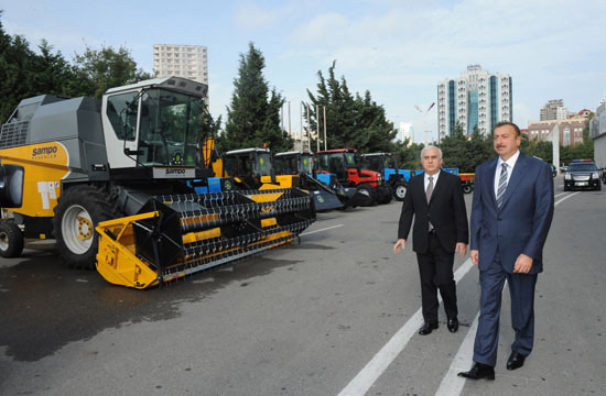 Президент Ильхам Алиев ознакомился с III Международной выставкой Caspian Agro-2010 (ДОПОЛНЕНО) (ФОТО)