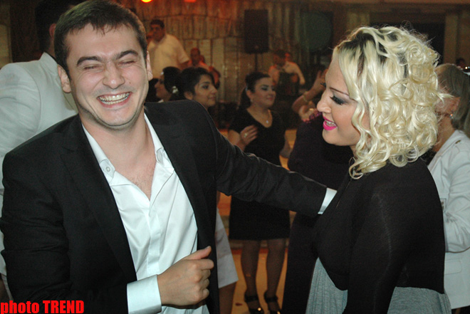 Всемирный день улыбки - смайлики азербайджанских шоу-звезд и телеведущих (фотосессия)
