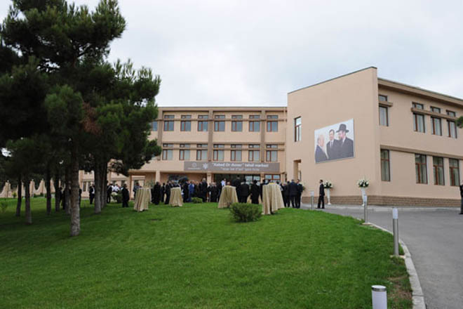 Президент Азербайджана Ильхам Алиев принял участие в открытии образовательного центра для еврейских детей "Хабад-Ор-Авнер" в Хатаинском районе Баку (ФОТО)