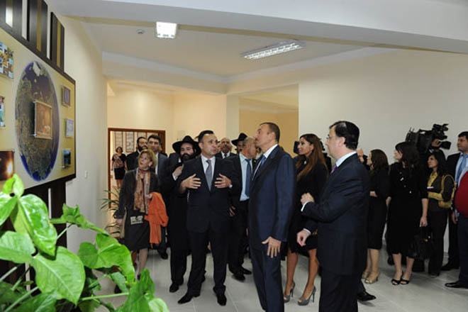 Azerbaijani President opens Chabad Ohr Avner education center for jewish children in Baku (PHOTO)
