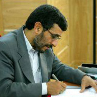 President Ahmadinejad's message submitted to Emir of Qatar