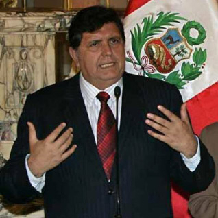Президент Перу дал пощечину юноше за то, что тот назвал его коррупционером