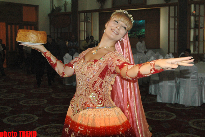 Азербайджанский "Королевский плов" Марьям Сулеймановой в танцевальном ритме (фотосессия)