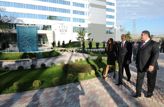 Президент Азербайджана принял участие в открытии Олимпийского Учебно-спортивного центра "Кюр" в Мингячевире (ФОТО)