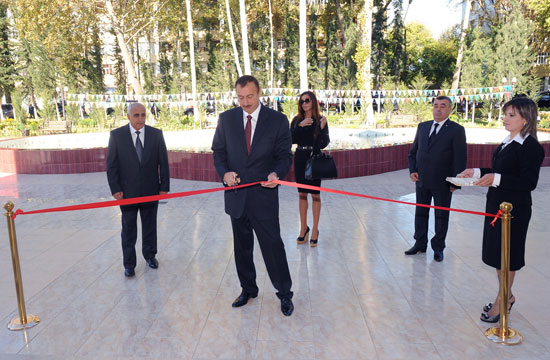İlham Əliyev Yeni Azərbaycan Partiyası Mingəçevir şəhər təşkilatının yeni inzibati binasının açılışında iştirak edib (FOTO)