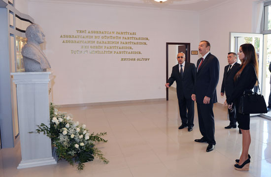 İlham Əliyev Yeni Azərbaycan Partiyası Mingəçevir şəhər təşkilatının yeni inzibati binasının açılışında iştirak edib (FOTO)