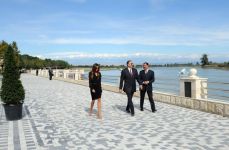 Ильхам Алиев ознакомился с ходом строительства бульварно-гостиничного комплекса в Евлахе (ФОТО)