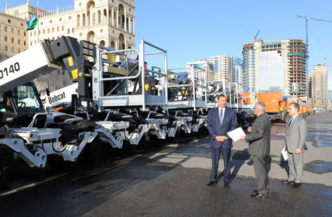 Azerbaijani President views public utility vehicles (PHOTO)