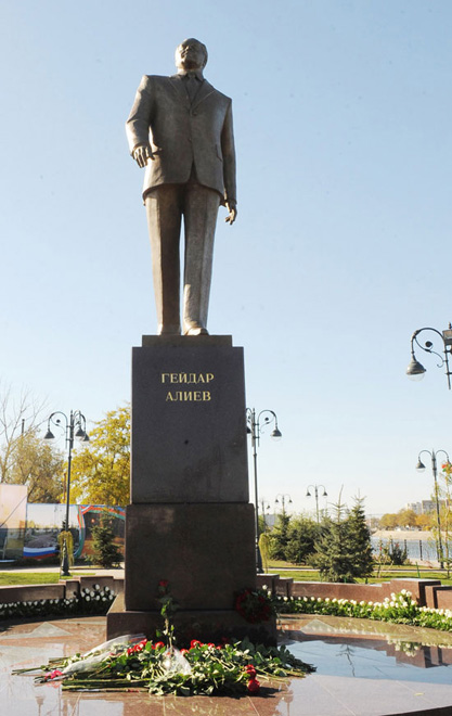 Открытие памятника Гейдару Алиеву в Астрахани - еще одно свидетельство дружбы между Азербайджаном и Россией - Президент Ильхам Алиев (ДОПОЛНЕНО)(ФОТО)