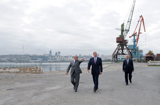 Azerbaijani President inspects transfer and reconstruction work to be carried out at Baku trade port (PHOTO)