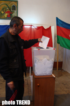 Media representatives observe voting process in prisons (PHOTO)