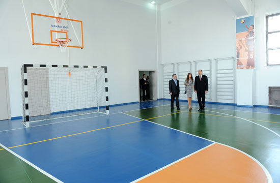 Президент Ильхам Алиев принял участие в открытии школьного комплекса, построенного по инициативе и при поддержке Фонда Гейдара Алиева (ФОТО)