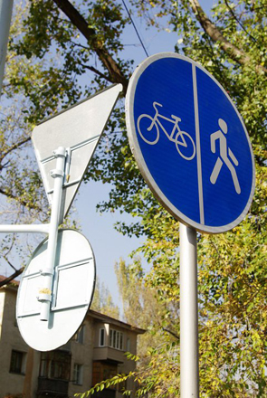 В Алматы впервые в Средней Азии установлены "велосипедные дорожки" на улицах города (ФОТО)