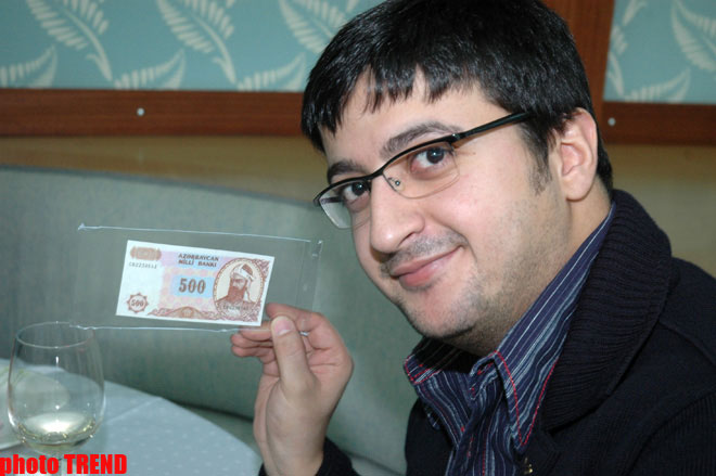 Певец Аббас Багиров собирает старые азербайджанские деньги, или Как добро обернулось потерей (фотосессия)