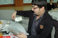 Певец Аббас Багиров собирает старые азербайджанские деньги, или Как добро обернулось потерей (фотосессия)