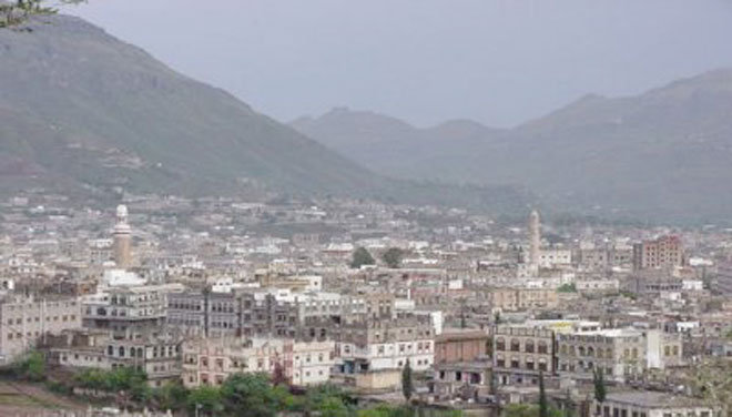 Panic grips Yemeni town as al-Qaeda battle looms
