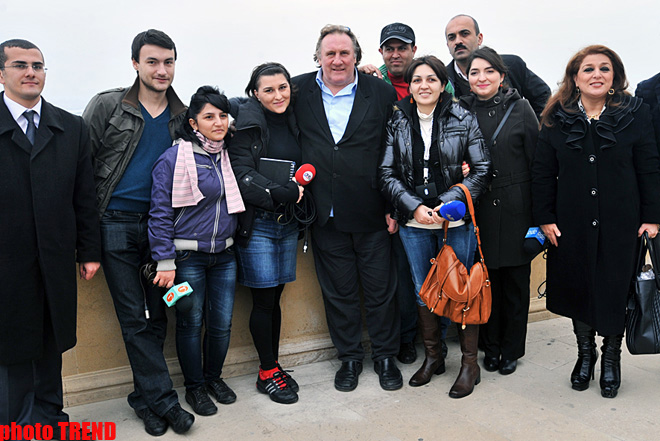 Жерар Депардье прогулялся по Баку : "Я должен был приехать еще 15 лет назад по приглашению Гейдара Алиева" (фотосессия)