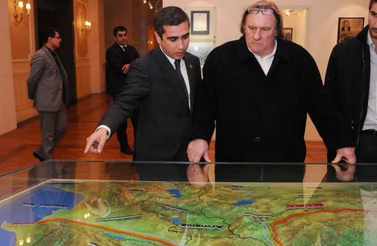 Знаменитый французский актер Жерар Депардье посетил Фонд Гейдара Алиева (ФОТО)