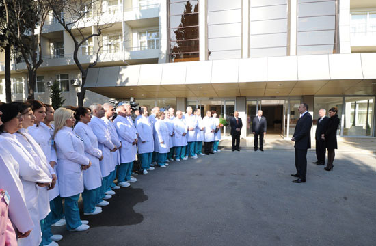 Президент Азербайджана ознакомился с капитальным ремонтом здания Научно-хирургического центра имени Топчубашева (ФОТО) (версия 2)