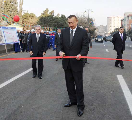 Prezident İlham Əliyev paytaxtda yeni inşa olunan bir sıra yol-nəqliyyat kompleksi obyektlərinin açılışında iştirak etmişdir (FOTO)