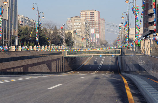 Prezident İlham Əliyev paytaxtda yeni inşa olunan bir sıra yol-nəqliyyat kompleksi obyektlərinin açılışında iştirak etmişdir (FOTO)